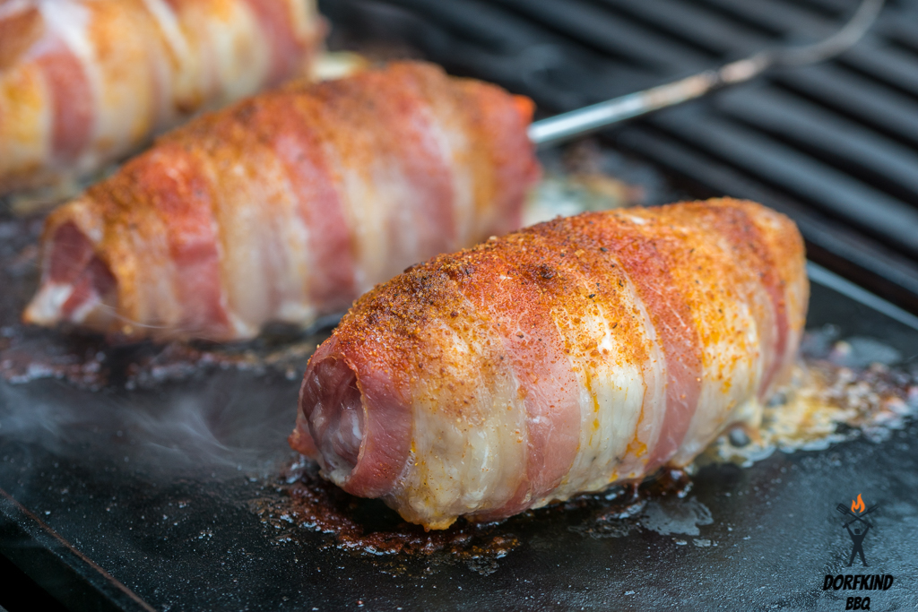 Gefüllte Hähnchenrolle im Baconmantel